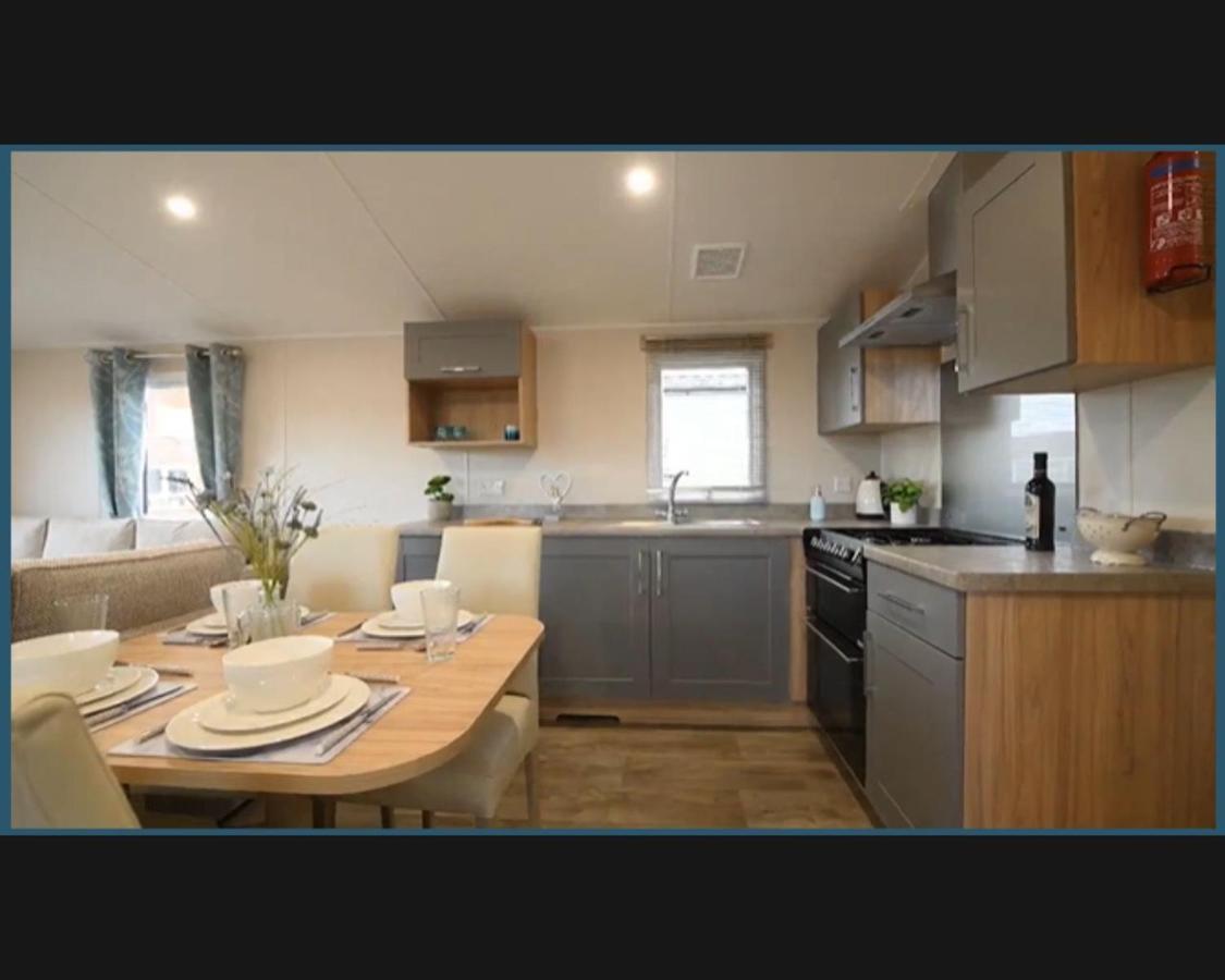 Exotic 3-Bed Caravan At Newquay Holiday Park Villa Exterior photo